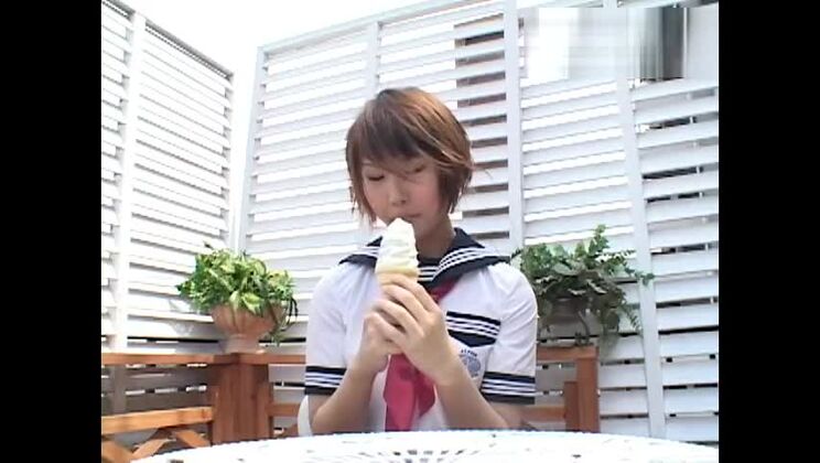 japanische Transfrau Yuka