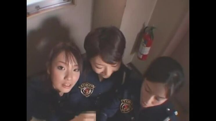 Die exotischen Japanerinnen Ako Ohoshi, Mihuyu Endoh und Hinata Kawai in einem geilen POV-Gruppensex-JAV-Film