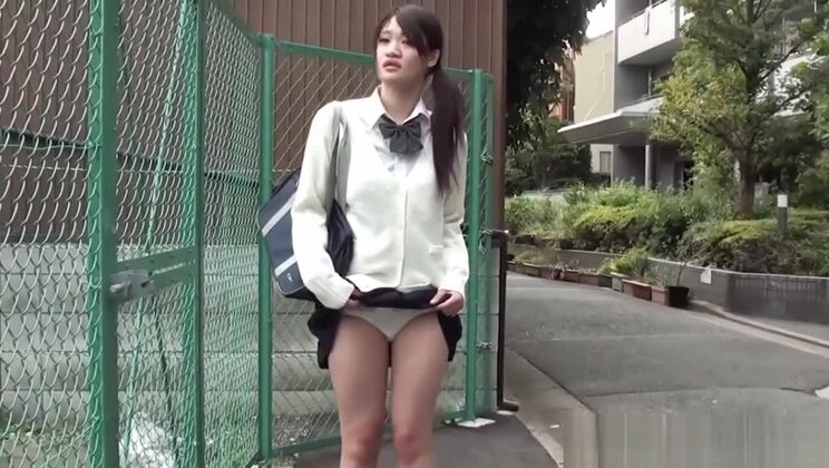 Japanische Teenager-Spielzeuge aus der Ich-Perspektive