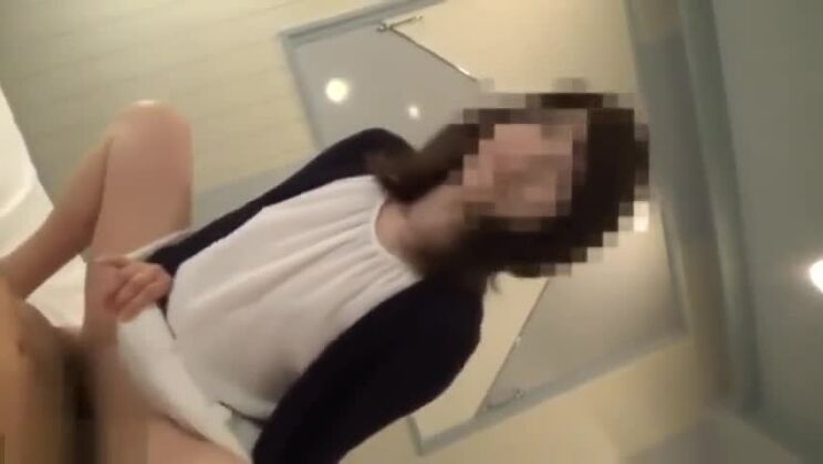 Wenn du in einem verrückten JAV-Film nach japanischen Models Ausschau hältst, wird dich das in seinen Bann ziehen.