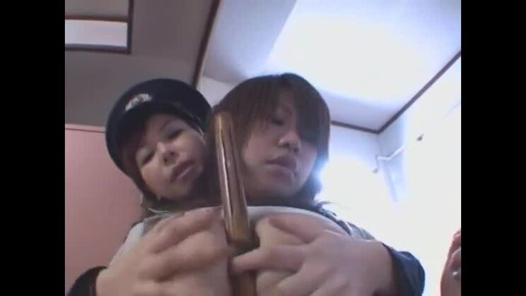 Exotische japanische Schlampe in einem unglaublichen Lesben-/Rezubian-JAV-Film mit großen Brüsten