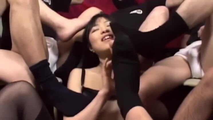 Sie genießt den Geruch von stinkenden Socken.