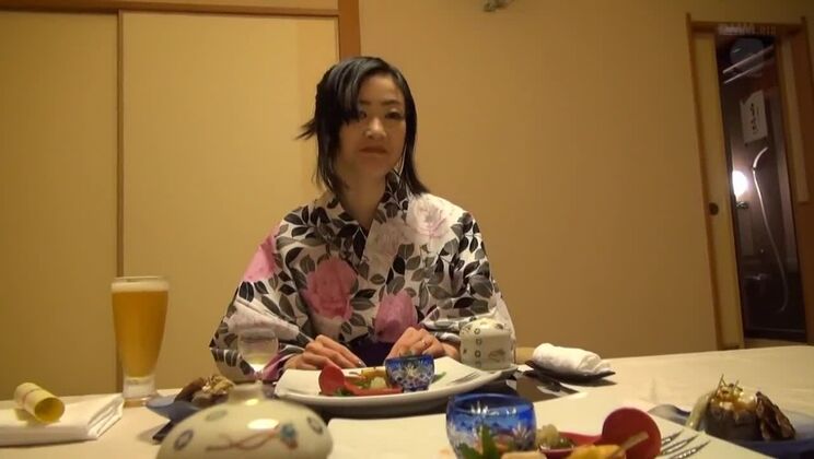 Das japanische Topmodel Kazumi Osanai in Crazy Showers, Masturbationsszene (JAV).