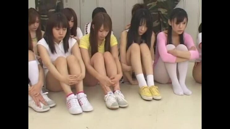 Geile Japanerin in exotischen kleinen Titten, Gruppensex-JAV-Film