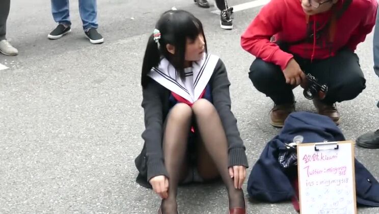 Atemberaubender XXX-Clip mit einer heißen Braut – schau ihn dir an!