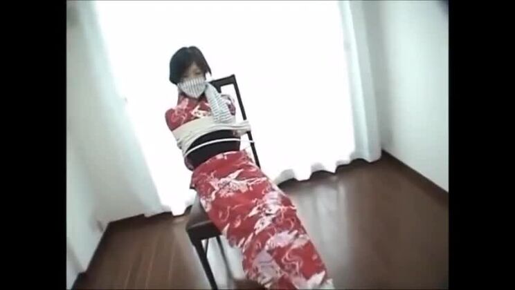japanische Yukata-Fesselung
