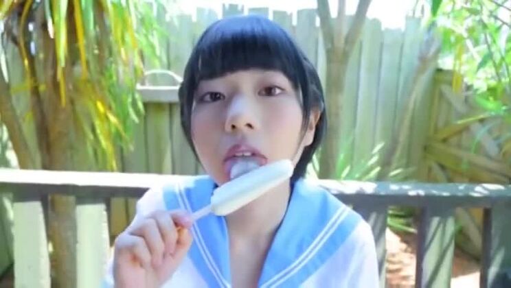 Atemberaubender XXX-Film mit kleinen Brüsten – neueste Show ansehen