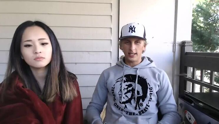 Unglaublich süßes Mädchen wird vor der Webcam gefickt