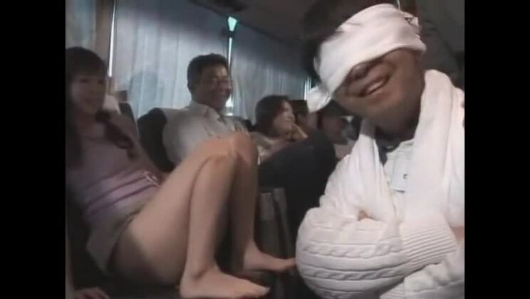 Die besten japanischen Mädchen Miki Kanzaki, Chisato Shouda und Riri Kouda in geilem Gruppensex, öffentlicher JAV-Clip