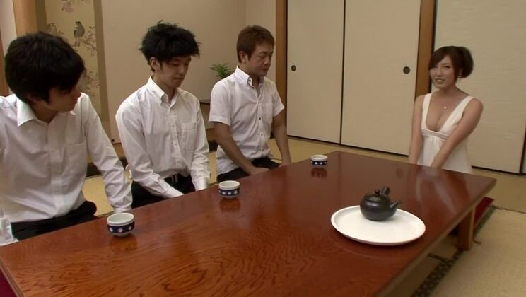 Heißeste japanische Schlampe in Incredible Teens, Blowjob JAV Szene