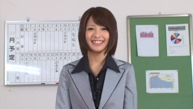 Die reizende Asiatin Yuuki Natsume masturbierte.