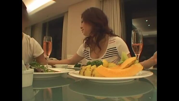 Verrückte japanische Schlampe Natsu Yuuki in atemberaubenden Strümpfen/Pansuto, Blowjob/Fera JAV-Video