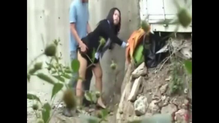 Japanischer Teenager hat Sex in der Öffentlichkeit 1