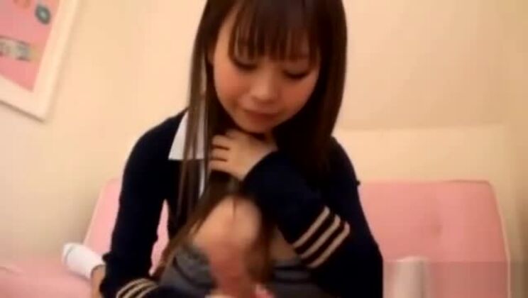 Süßes japanisches Schulmädchen (Teenager)