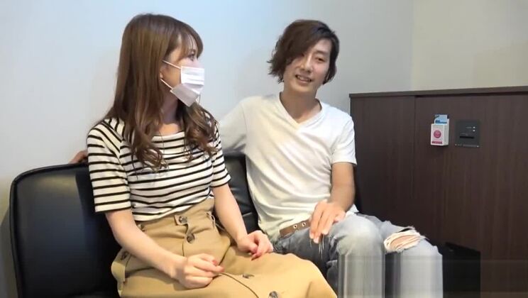 Versuche, in den neuesten JAV-Videos nach einem japanischen Mädchen Ausschau zu halten.