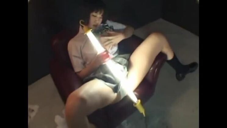 Hanabi Nanami, heißes asiatisches Schulmädchen, im Sexspiel