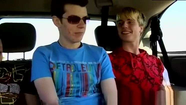 Matthew – nackte schwule Männer, die zum ersten Mal an großen, fetten Schwänzen ersticken