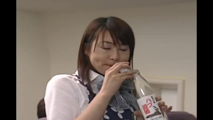 Geile Japanerin Mao Aizawa in einer fantastischen Gesichts- und Samenerguss-JAV-Szene