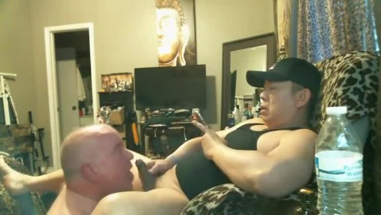 Perverser Opa liebt Urin und Sperma!!!