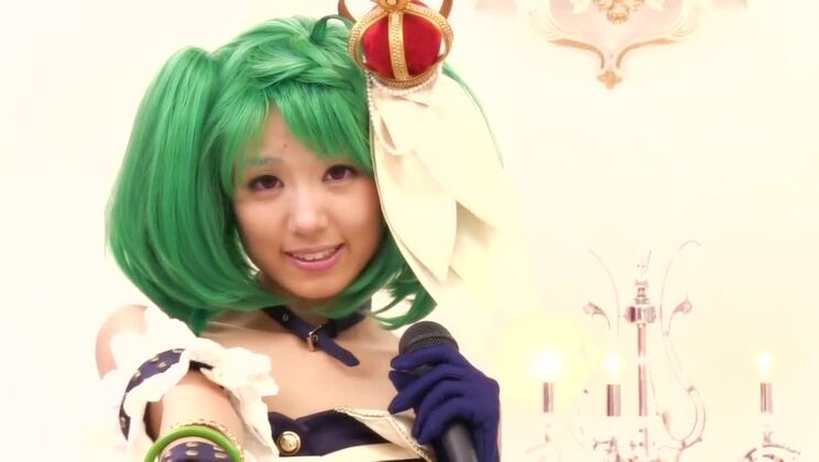 Atemberaubendes japanisches Mädchen in einem verrückten JAV-Zensierungs-Fingering- und Blowjob-Clip