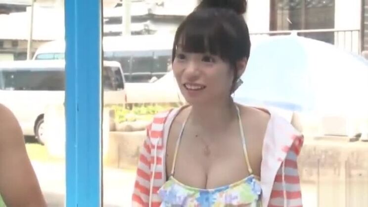 Verrücktes Porno-Video, Babe schaut zu