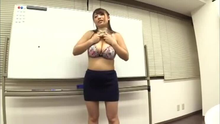 Fantastische japanische Schlampe mit großen Titten im JAV-Video ansehen