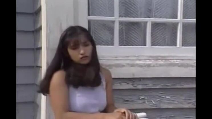 wunderschöne Japanerin in Satinhöschen