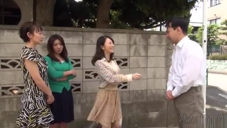 japanische MILF Handjob unzensiert