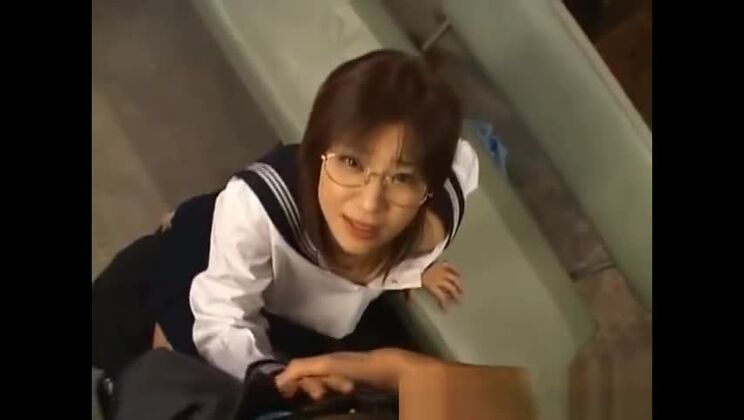 Aimi Sweet, die japanische Puppe, ist ein sexy Küken, Teil 6