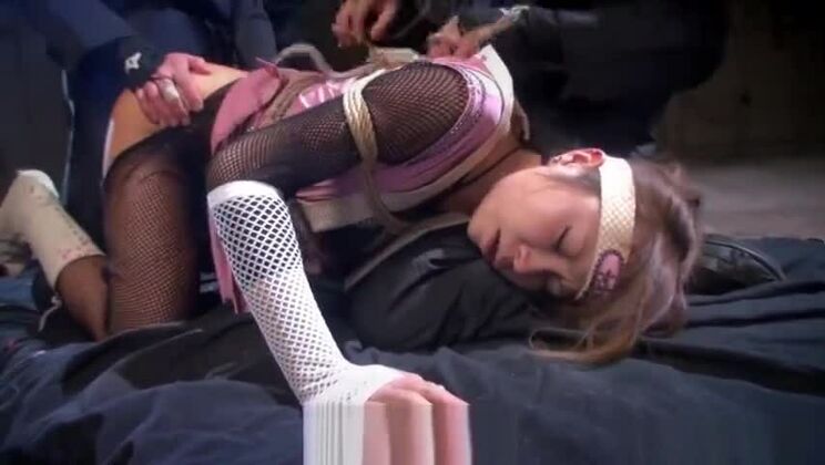 Die japanische Ninja Sumire Matsu wurde vergewaltigt und zur Sklavin gemacht (unzensiert).