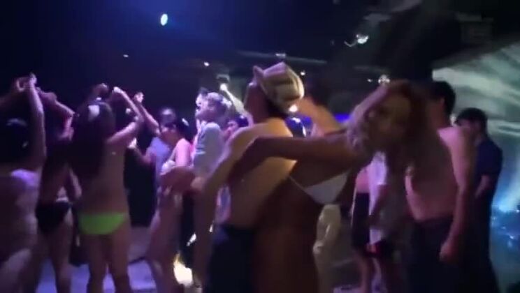 Atemberaubende japanische Pornoszene, unglaublich ungeschnitten