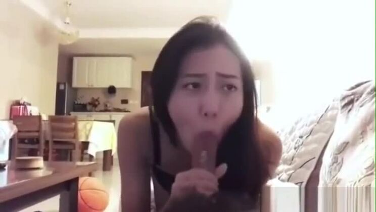 Asiatisches Mädchen Blowjob