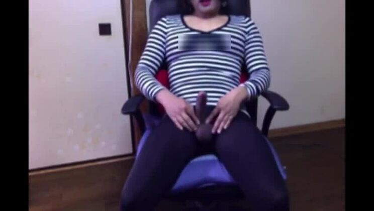 Neues japanisches Model in einer ungeschnittenen Hot/Futanari JAV-Szene