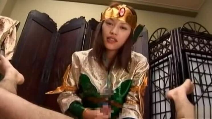 Das japanische Model ist ein süßes Mädchen