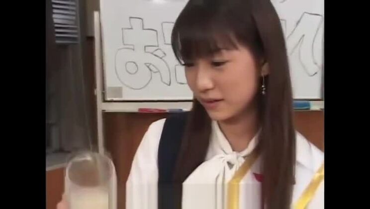 Bukkake asiatische spermaliebende Schlampe