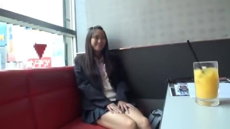 Japanisches Mädchen in exklusivem JAV-Video mit kleinen Brüsten – jemals gesehen