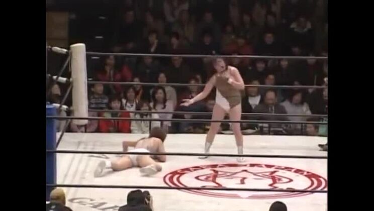 japanisches Wrestling-Stinkface bei 1:56