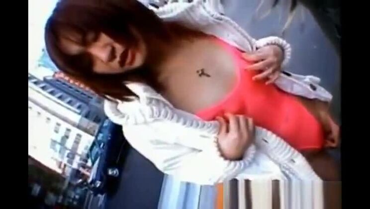 Kostenloses japanisches Video mit einer reizenden asiatischen Puppe ist Teil 1