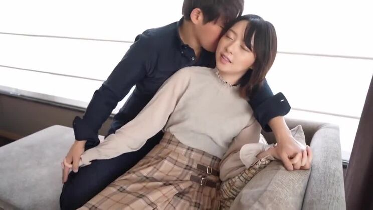 Asiatische heiße, lächelnde Füchsin verrückte Fickszene