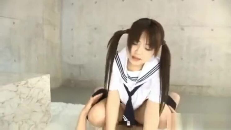 Asiatische Schönheit wird in Teil 4 eingeweiht