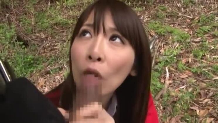 Japanisches AV-Model ist eine schwanzlutschende MILF