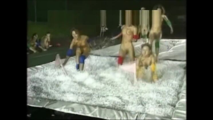 Japanische Nackt-Challenge Mini-Wasserspiel