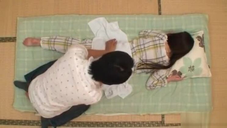 Eine süße japanische MILF bekommt einen sinnlichen