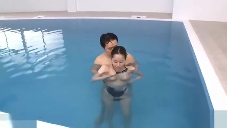 Exotischer XXX-Film mit riesigen, wilden Titten – so etwas hat man noch nie gesehen!