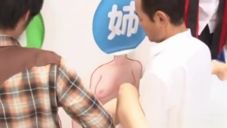 Asiatische Schlampen lieben es, während der Spielshow mitzuspielen.