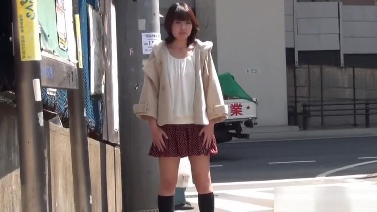 Asiatische Teenager zeigen ihre Unterwäsche