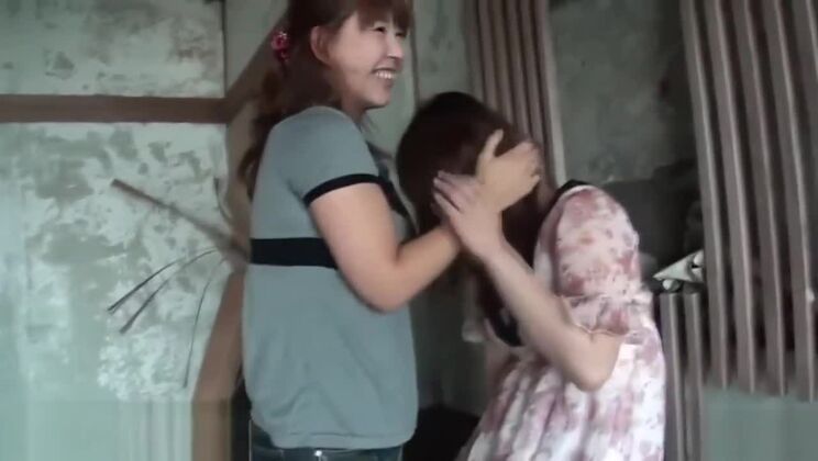 Lesbisches japanisches Urinieren